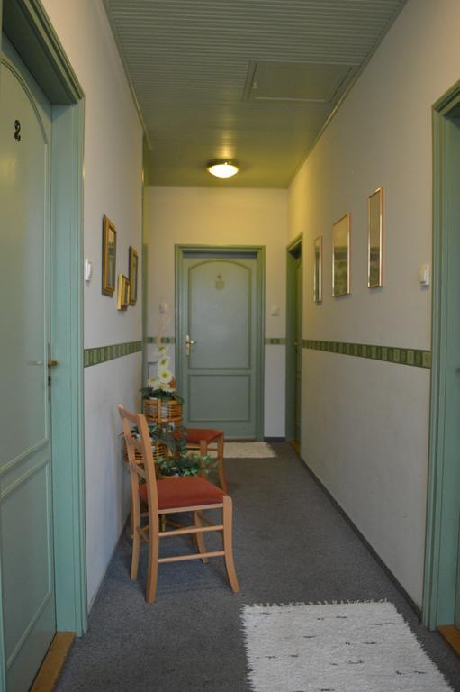 Bed and Breakfast Muskatli Panzio Дьёр Экстерьер фото