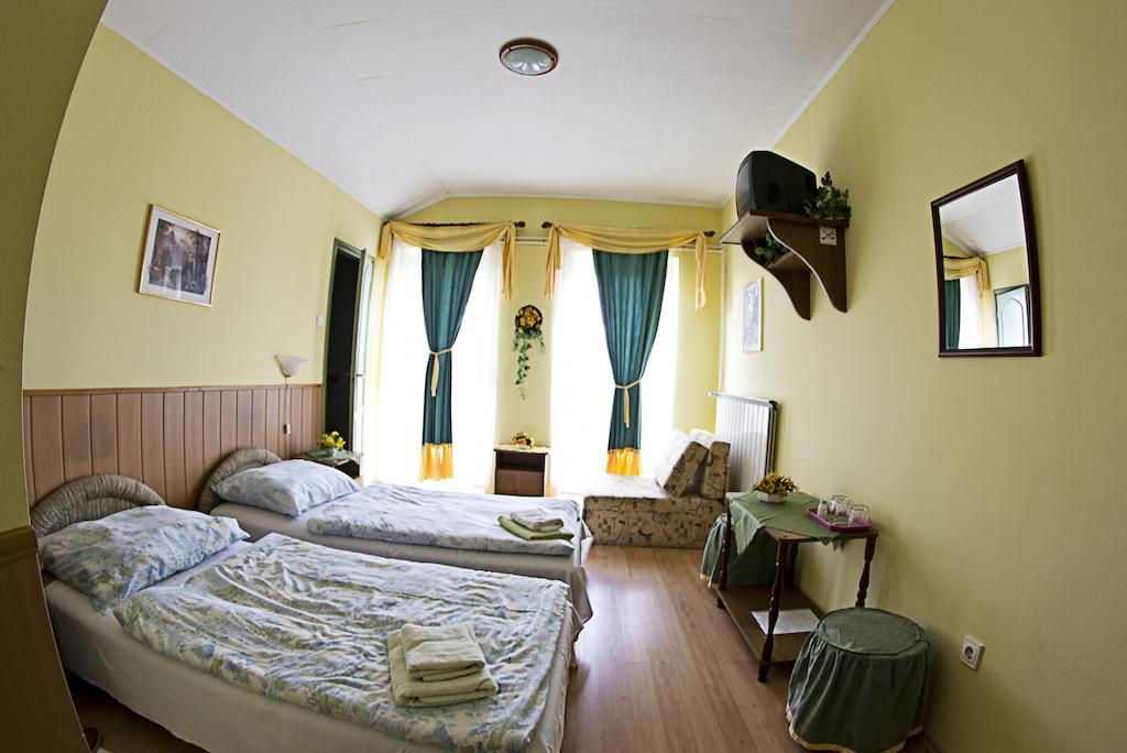 Bed and Breakfast Muskatli Panzio Дьёр Номер фото