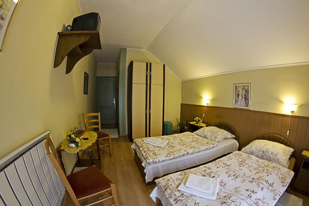 Bed and Breakfast Muskatli Panzio Дьёр Номер фото