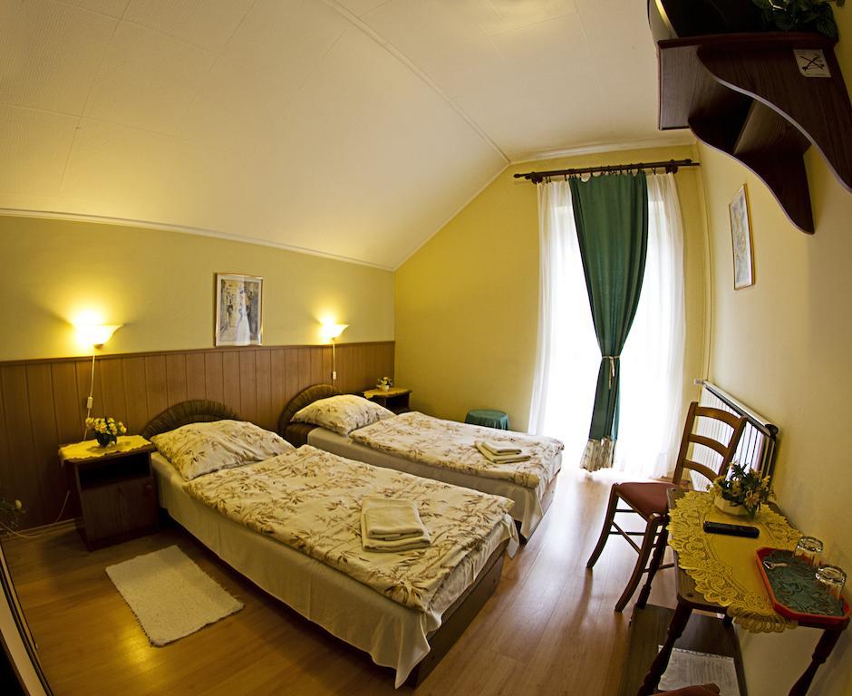 Bed and Breakfast Muskatli Panzio Дьёр Номер фото