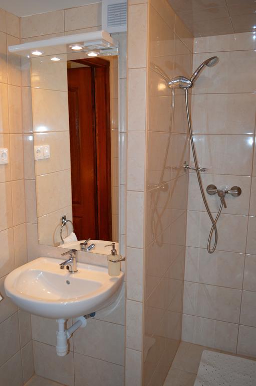 Bed and Breakfast Muskatli Panzio Дьёр Номер фото