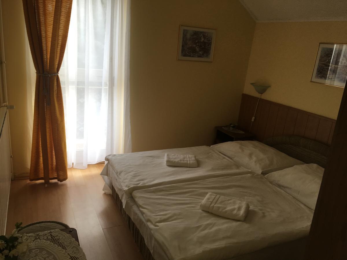 Bed and Breakfast Muskatli Panzio Дьёр Экстерьер фото