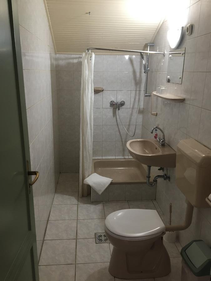Bed and Breakfast Muskatli Panzio Дьёр Экстерьер фото
