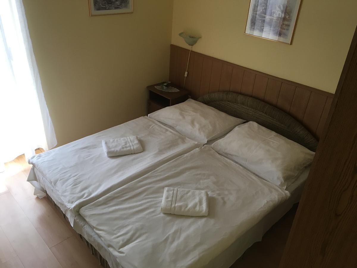 Bed and Breakfast Muskatli Panzio Дьёр Экстерьер фото