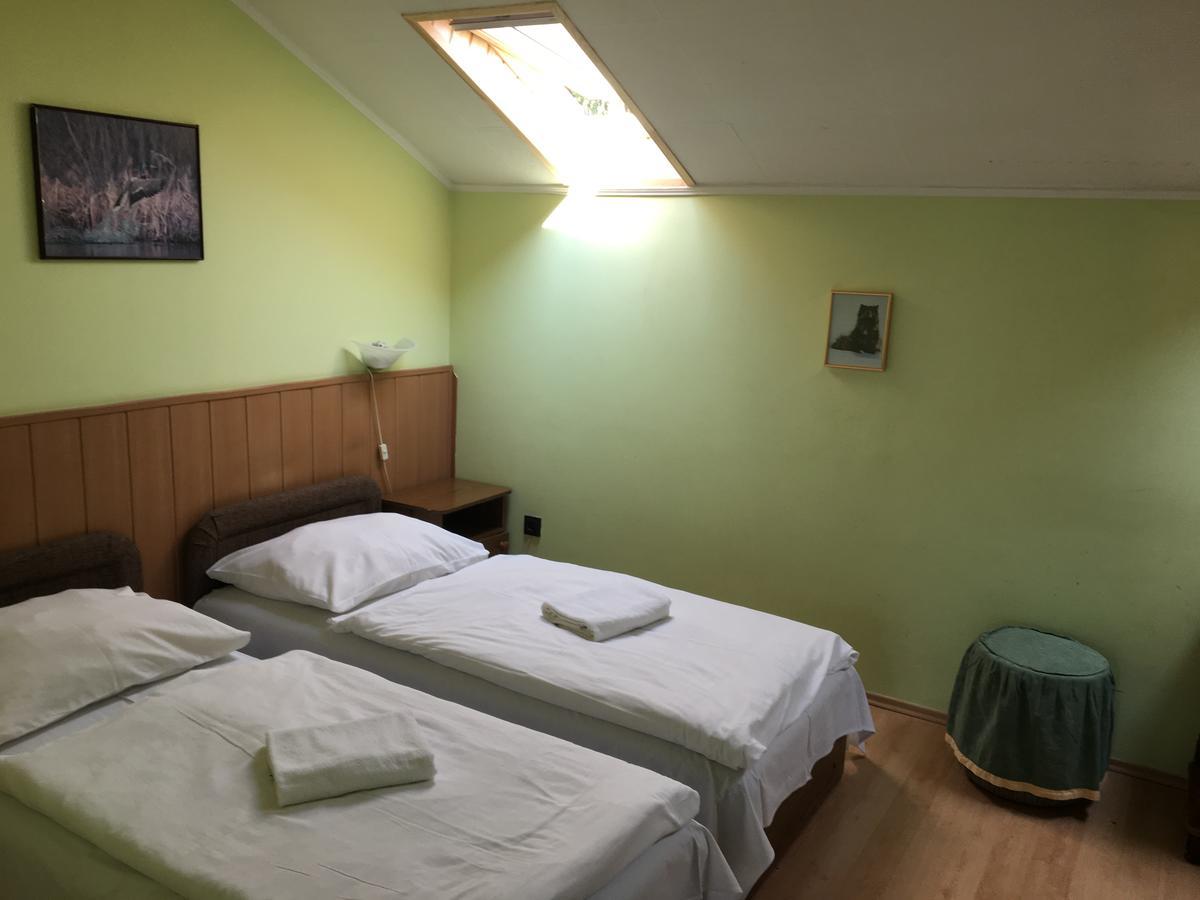 Bed and Breakfast Muskatli Panzio Дьёр Экстерьер фото